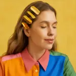 Set di fermagli tono su tono: la scelta che dona armonia anche ai look più colorati