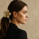 Cosa significa accessorio statement per capelli? L’impatto immediato che conquista la scena senza eccessi